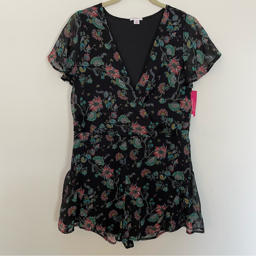 Xhilaration Floral Print Short Sleeve Faux Wrap V-Neck Romper Shorts Black XS S